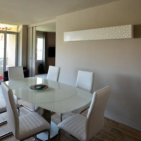 Pascal Apartment *